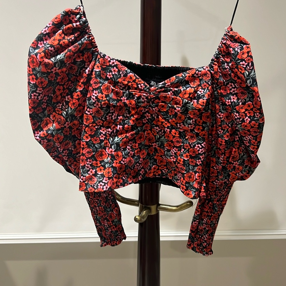 Puffy long leaves off shoulder top